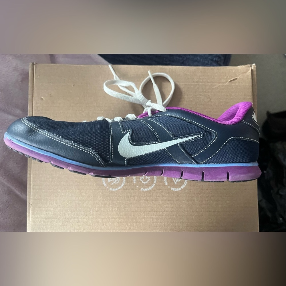 Nike Women's Oceania low-top sneaker